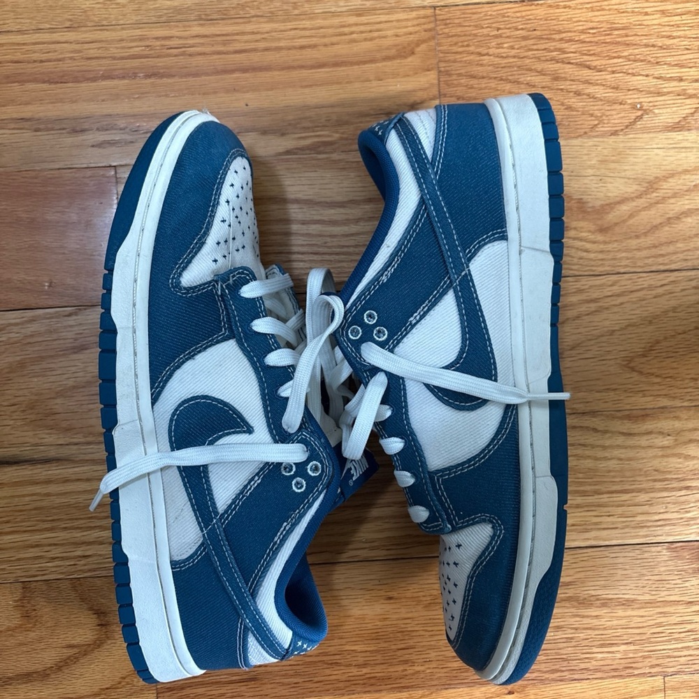 Nike Men’s Blue and White Low-Top Sneakers